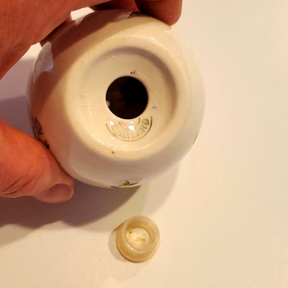 TWO Vintage Pomander/Potpourri holders. England. Handpainted bone china. - Picture 6 of 9